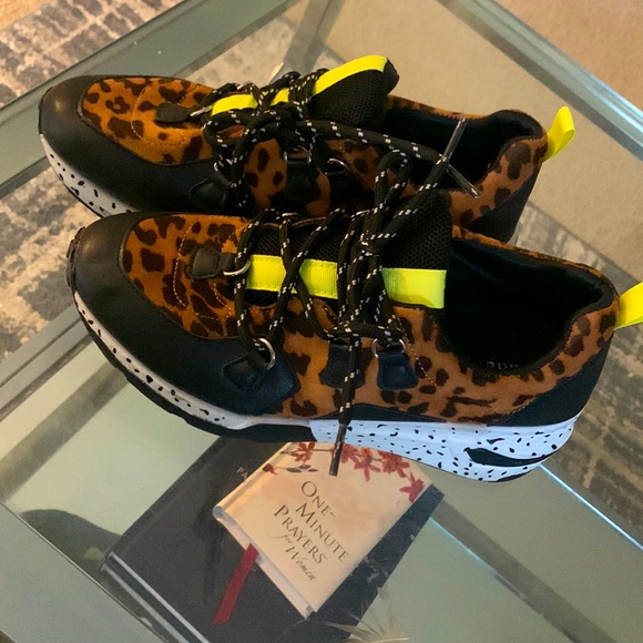 Leopard print and neon sneakers - Picture 1 of 6